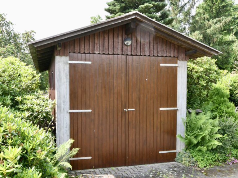 große Garage geschlossen